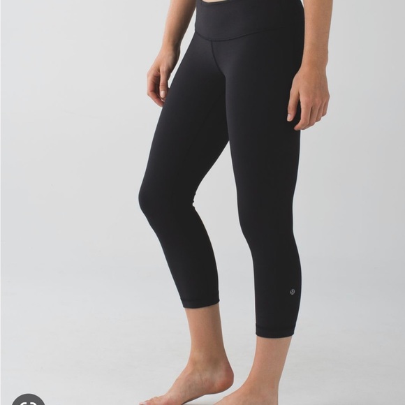 Wunder under crop. Lululemon - Picture 2 of 5